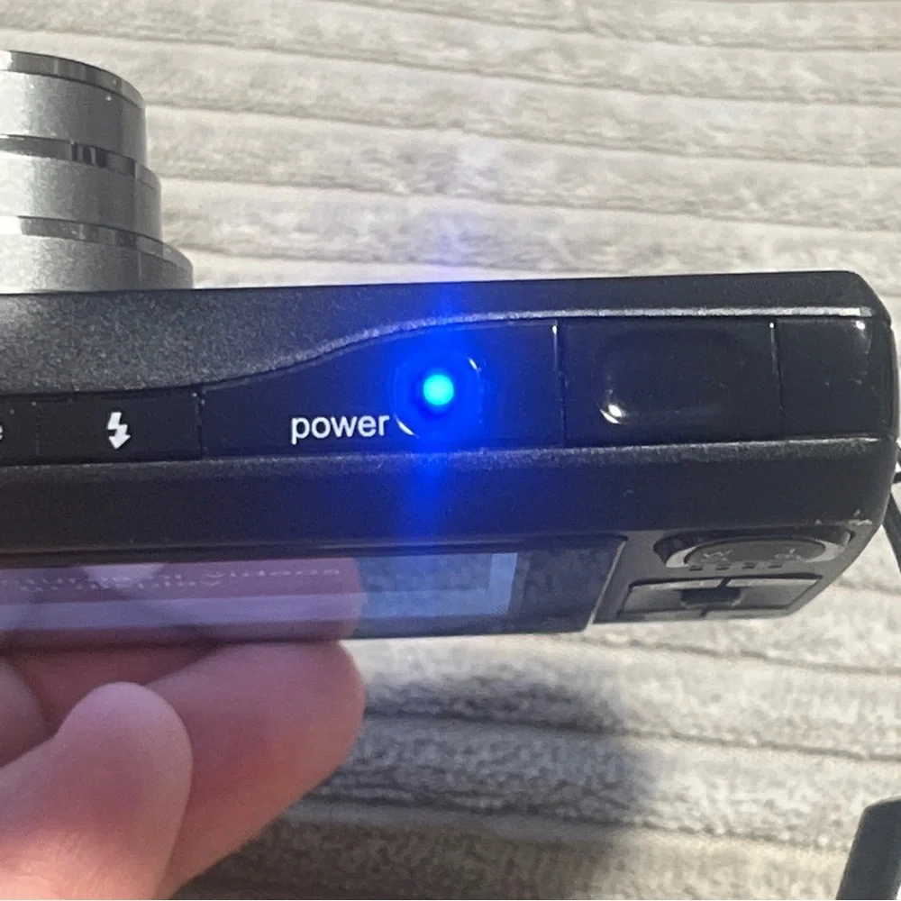 Kodak Black Digital Camera with Kastar Battery Charger - Picture 13 of 13